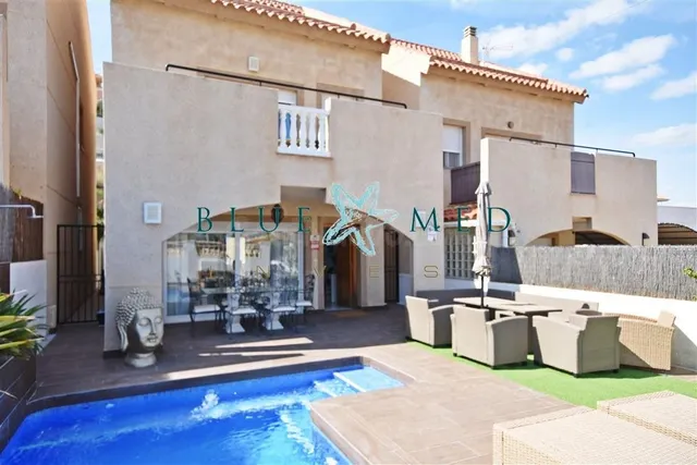 ESPECTACULAR CHALET INDEPENDIENTE CON PISCINA PRIVADA Y VIST