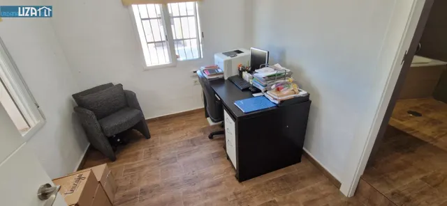 Encantadora Parcela Rústica con Piscina Privada y Chalet en Entorno Tranquilo — 21