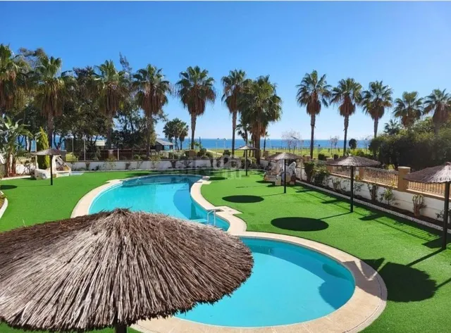 Piso con terraza en primera linea de playa - foto 3