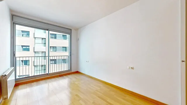 Poblenou: luz natural, dos amplias habitaciones y parking y trastero incluidos en el precio. — 10