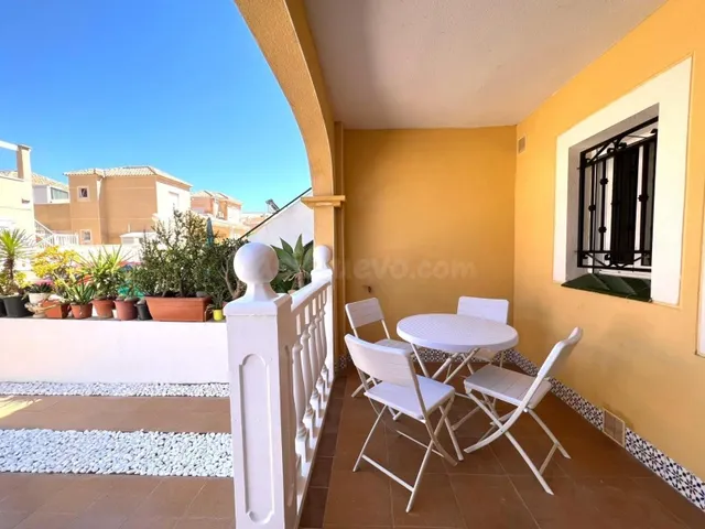 Acogedor Bungalow Semireformado en Los Balcones, Torrevieja — 4