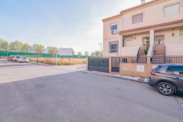 CHALET PAREADO CON PISCINA COMUNITARIA, CIJUELA — 40