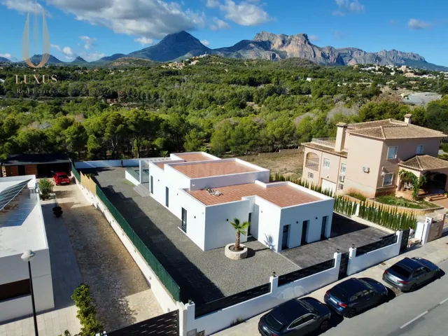 Villa en una sola planta con privacidad y bonitas vistas — 5