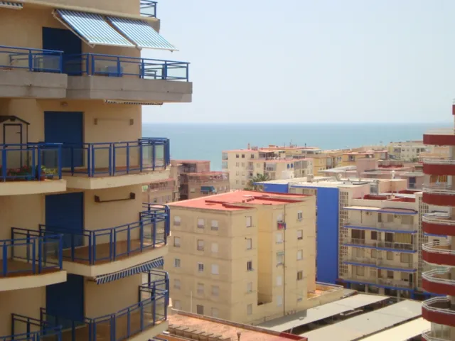 APARTAMENTO CON PISCINA Y VISTAS AL MAR - foto 4