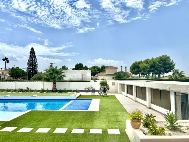 Villa 8 habitaciones 377m² en venta - Pueblo 8 — 8