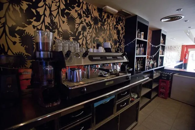 Pub en pleno funcionamiento en venta en Quintanar del Rey. — 12