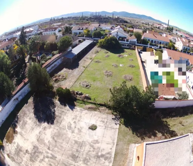 AMPLIO SOLAR DE 1.100 M2 CON CONSTRUCCIÓN EN EL BARRIO FRANC - foto 3