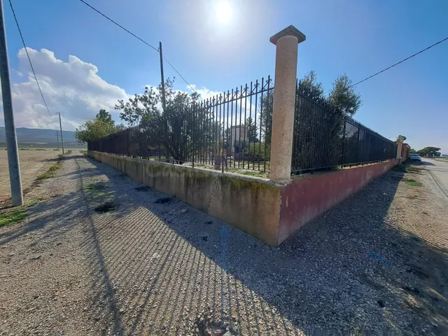 FINCA RURAL CON 4 VIVIENDAS Y NAVE — 3