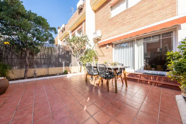 Casa adosada en venta en Passatge de Montbrió del Camp, Reus. — 14
