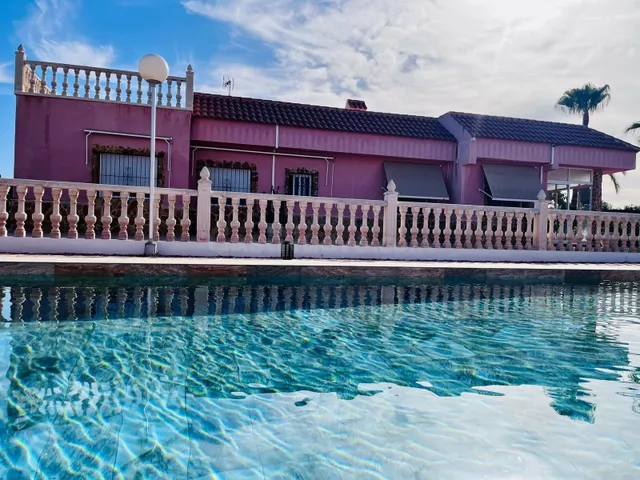 Chalet independiente en Matola, Elche — Exclusividad, amplit - foto 2