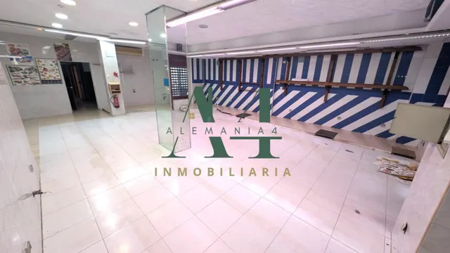 Amplio Local Comercial en el Corazón de Cáceres - Ideal para - foto 4