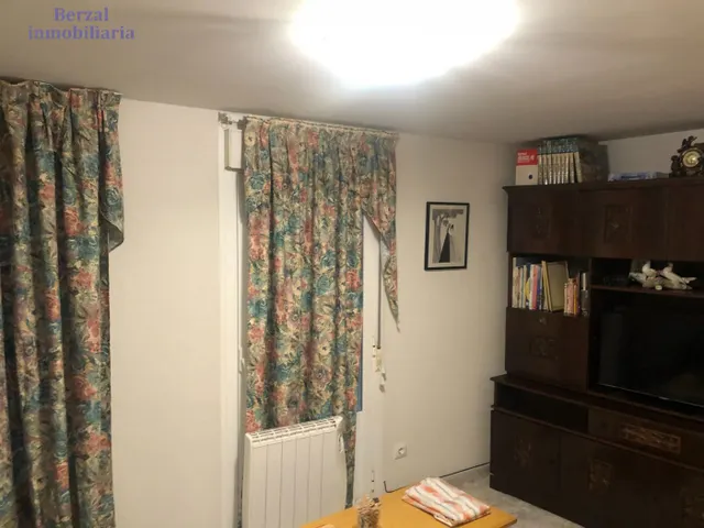 Casa de pueblo, para entrar a vivir, en entorno privilegiado de montaña. — 44