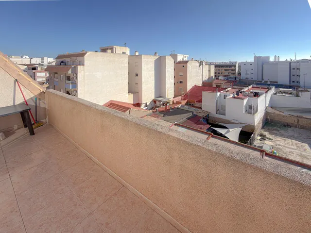 Oportunidad! Luminoso y encantador Ático con amplia terraza y excelentes vistas despejadas + Garaje cerrado incluido en el precio + Piscina comunitaria — 3