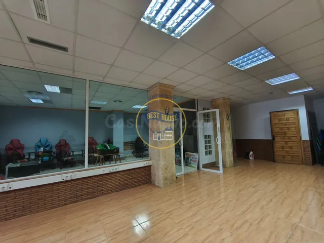 Local comercial (con salida de humos) en Zona comercial