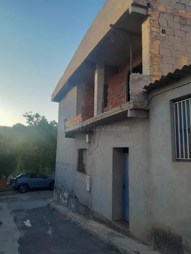 Casa en Losa del Obispo de 238 m2 - foto 4