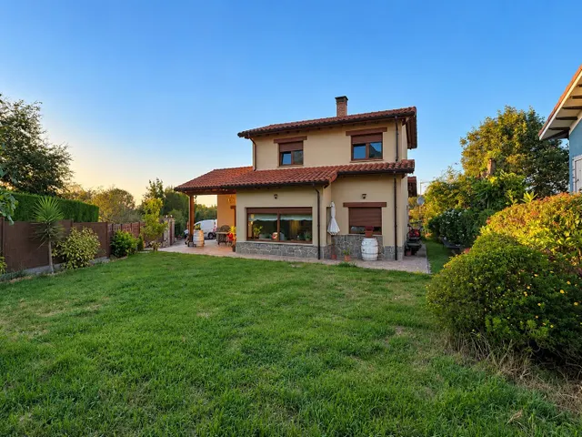 Casa independiente con jardín y porche en la pesa de pría, cerca de guadamía || Llanes — 28