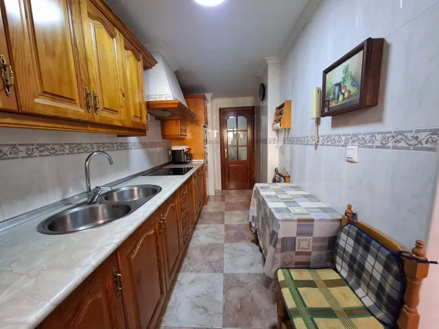 Piso de 80 m2 con ascensor en zona Rafael Alberti, Algeciras — 7