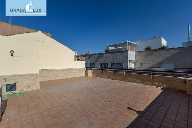 Ático dúplex junto Alhamar con 2 garajes y 2 trasteros - foto 2