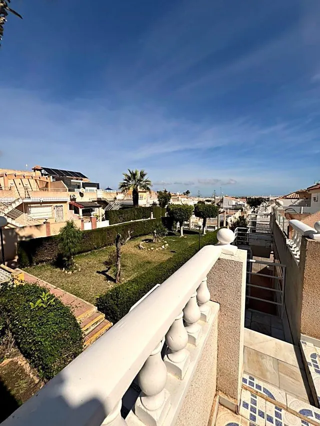 Bungalow con piscina comunitaria, Alicante, Orihuela Costa. 3 habitaciones, 105 m2, 3 kilómetros del mar — 43