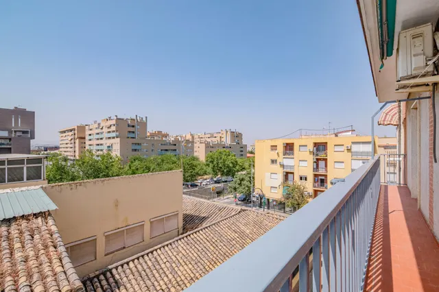 OPORTUNIDAD EN VENTA DE PISO DE 4 DORMITORIOS TOTALMENTE EXTERIORES EN EL ZAIDIN ENFRENTE DEL PTS TOTALMENTE REFORMADO Y EQUIPADO IDEAL PARA INVERSION — 10