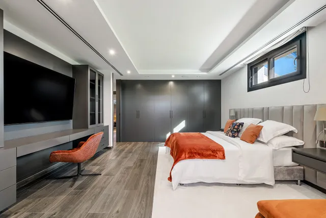 Spectacular Contemporary Villa with Exquisite Quality and Beautiful Views — 38