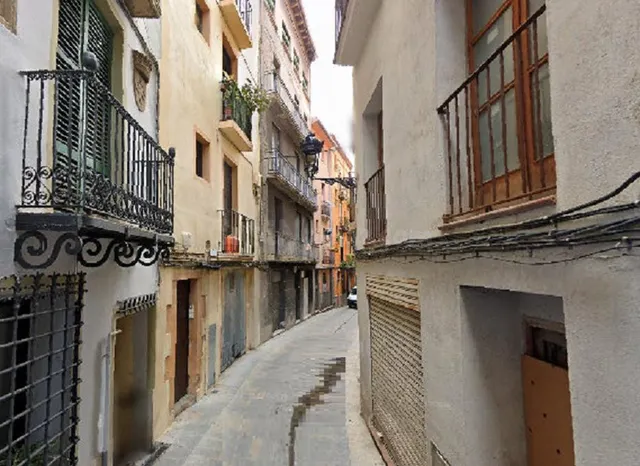 SE VENDE CASA ADOSADA EN BERGA