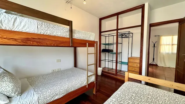 Chalet independiente con 5.318 m2 de parcela y vistas al mar en Candelaria — 30