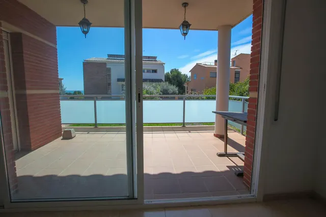 Chalet independiente con gran terraza en Calafell — 39