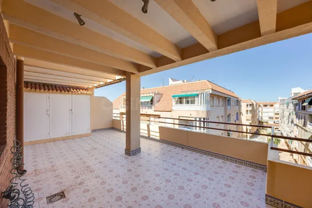 Atico de 2 dormitorios y gran terraza en Torrevieja - Acequi - foto 4
