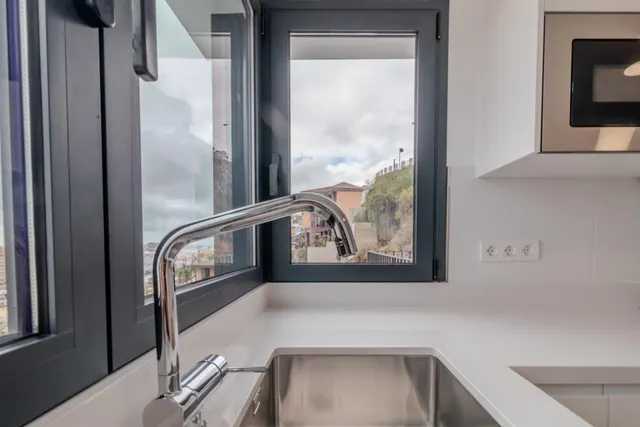 Piso en alquiler de 2 dormitorios con vistas a la ciudad — 11