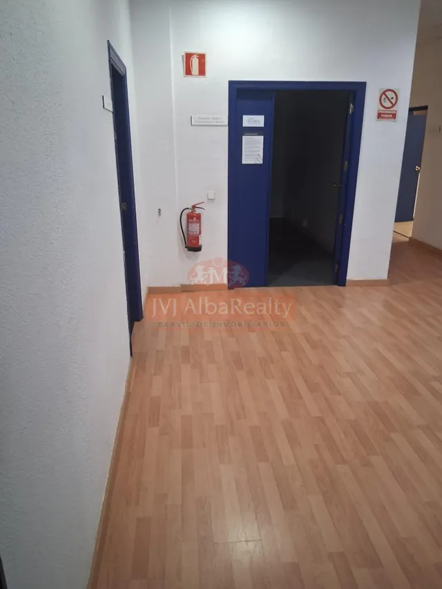 EN VENTA O ALQUILER ESPECTACULAR LOCAL EN ZONA INDUSTRIA — 7