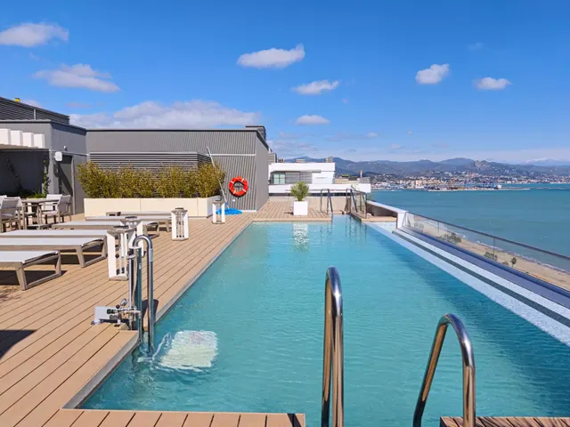 EXCLUSIVO PISO EN LAS MALAGA TOWERS VISION A ESTRENAR — 38