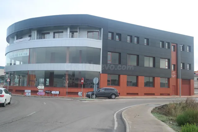 OFICINAS DISPONIBLES EN EDIFICIO DE NEGOCIOS EN ALMENDRALEJO