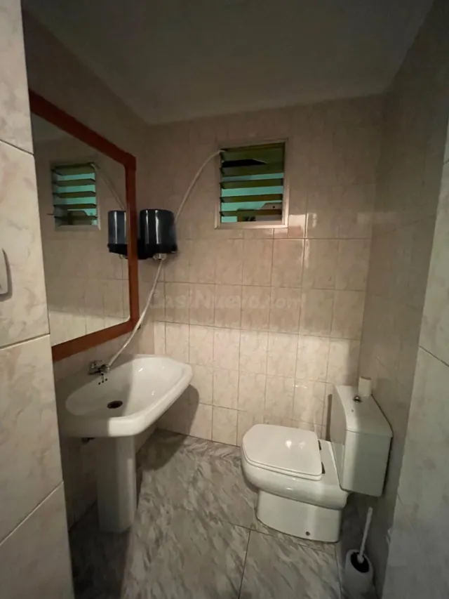 LOCAL DE 240 M2 ACONDICIONADO COMO OFICINA — 2