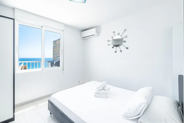 Ático en segunda línea de playa Poniente con vistas panorámicas al mar, a la playa y a la ciudad. — 15