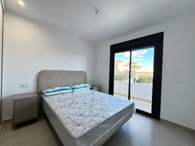 CHALET CON SOLÁRIUM, PISCINA Y SÓTANO — 25