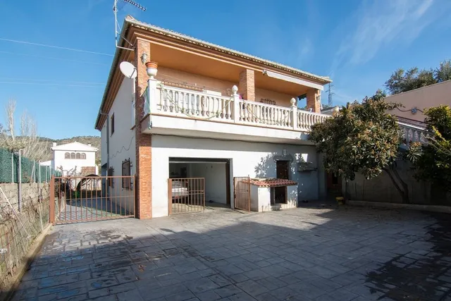 Casa en Huétor Santillán — 2
