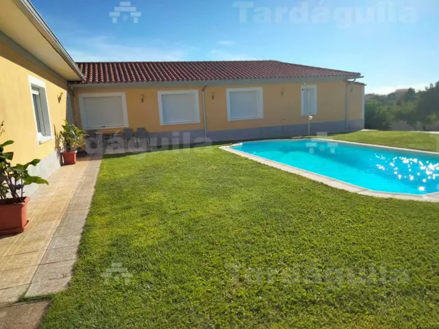 CHALET  INDEPENDIENTE EN URBANIZACION DE VILLAMAYOR — 33