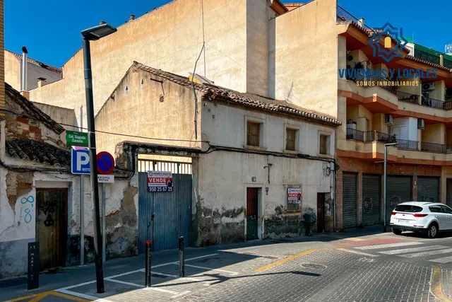 Atención promotores. Casa para derribar y hacer bloque de hasta 720 m2 de obra en Maracena centro — 2