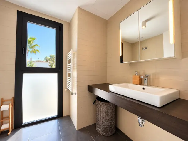 Preciosa casa de esquina con 3 dormitorios, amplia parcela privada y vistas panorámicas en Albir — 34