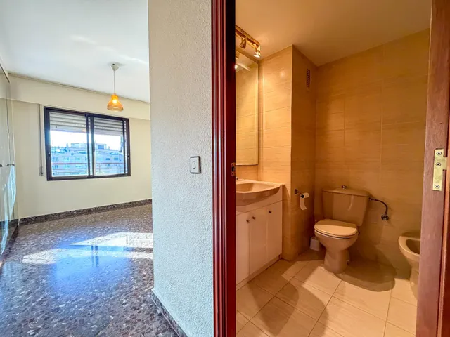 Piso de 4 habitaciones en alquiler en barrio Beteró — 24