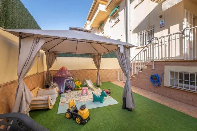 Espectacular chalet adosado en el Vial de Churriana de la Vega: eficiencia, confort y listo para entrar a vivir! — 20