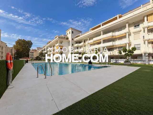 Espectacular apartamento con terraza, piscina y licencia turística en segunda línea de playa en La Carihuela, Torremolinos — 7