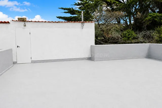 Edificio de tres plantas. DOS PISOS de 3 h. c/u. y salón con - foto 4