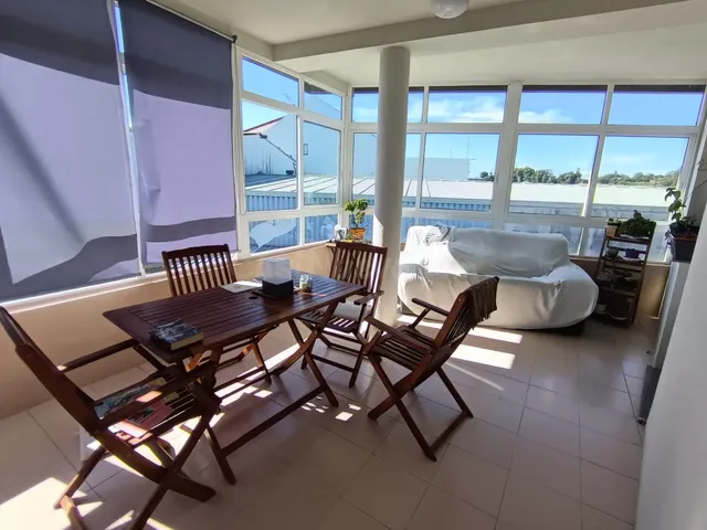 CASA PAREADA EN CAMBADOS con LOCAL COMERCIAL
