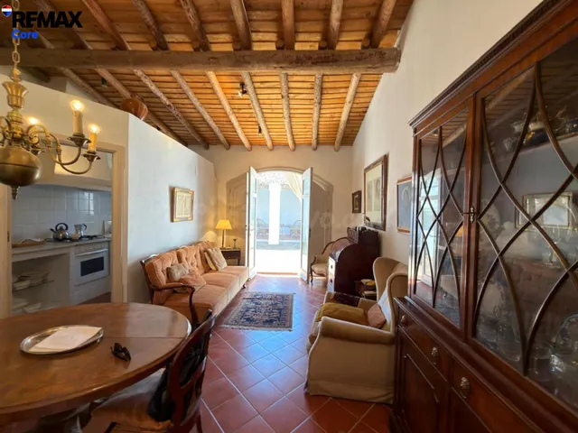 Casa con Encanto de 180 m2 con Patio y Gran Porche en el Centro de Puebla de la Calzada — 2