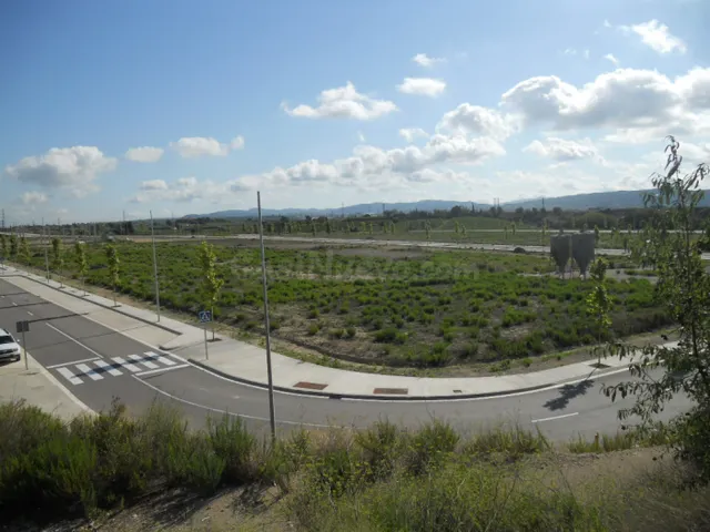 Parcela industrial en venta en Centre Vila — 2