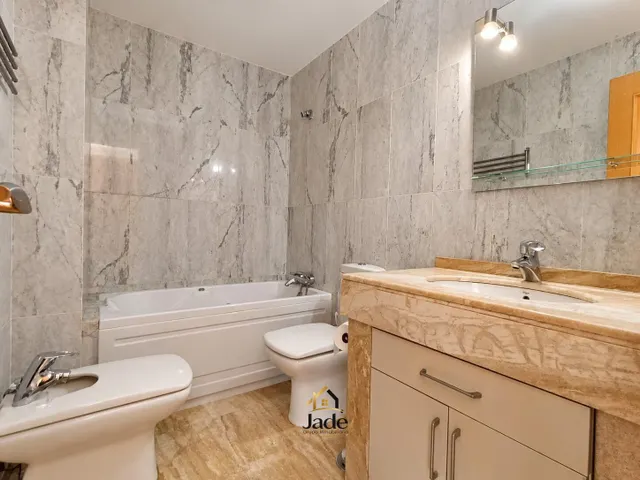 AMPLIO PISO SIN AMUEBLAR EN PLENO CENTRO – 3 DORMITORIOS Y 2 BAÑOS — 9