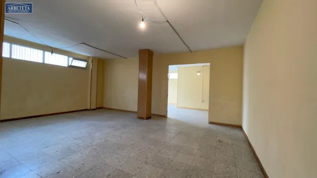 Se alquila local en la zona de Avd. del Ejercito, Guadalajara. — 27