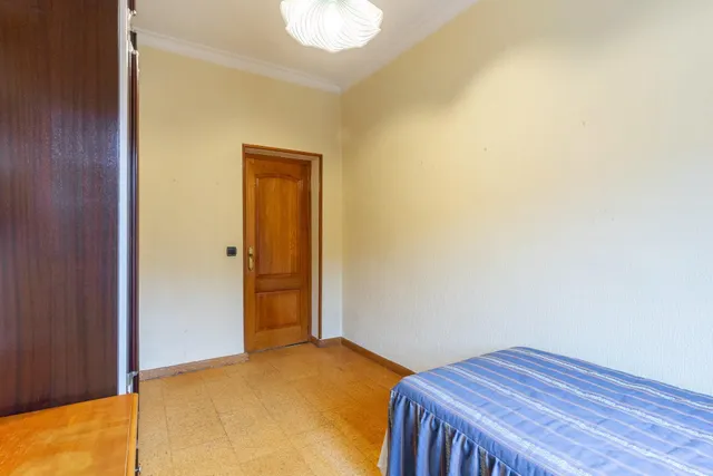 Piso de 4 dormitorios sin ascensor ( 2º) en el barrio de Santa Marina. Mieres — 19